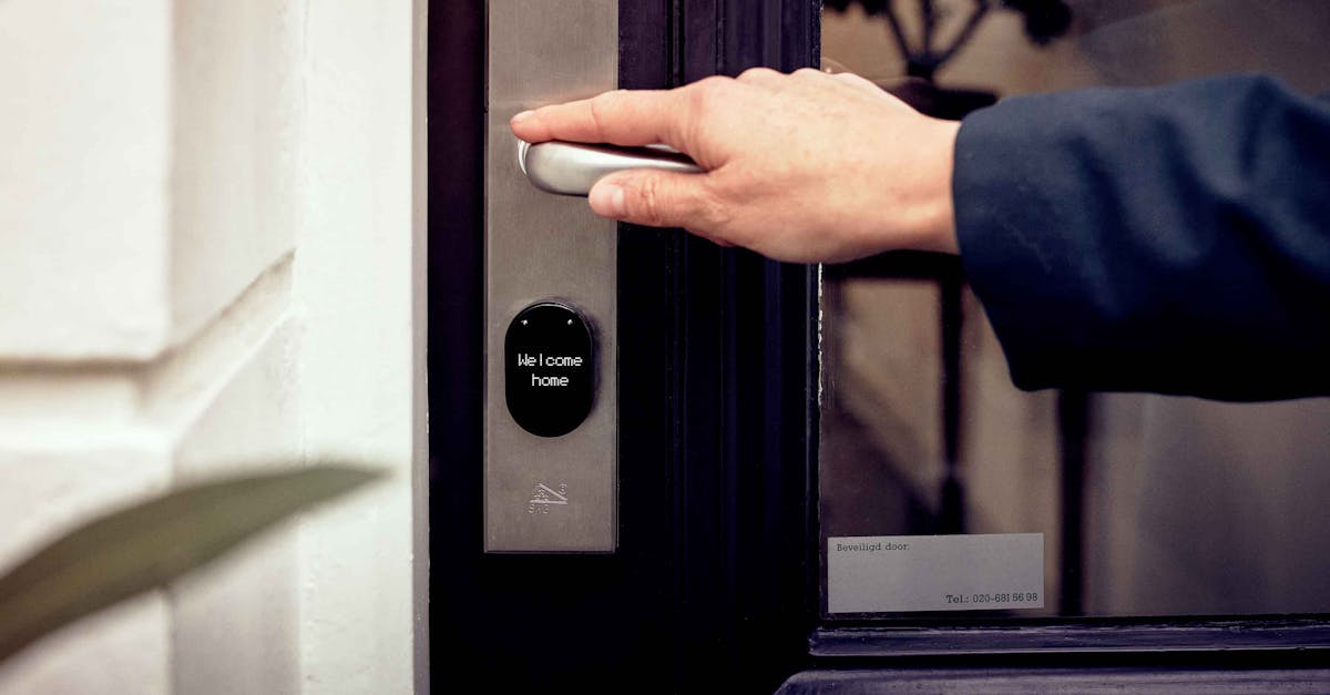 découvrez la meilleure porte d'entrée sécurisée pour protéger votre maison. alliant design moderne et sécurité renforcée, nos portes offrent une tranquillité d'esprit inégalée. protégez votre famille et vos biens avec style grâce à nos solutions de haute qualité.