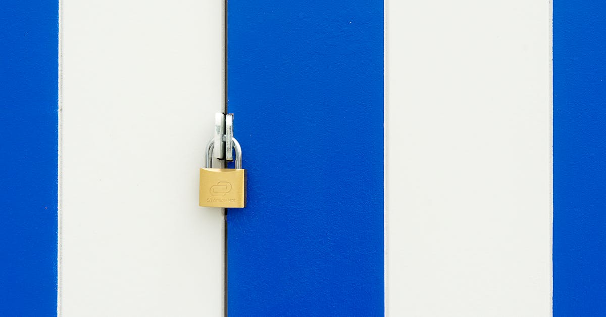 découvrez notre porte d'entrée sécurisée, alliant robustesse et élégance. protégez votre maison avec style grâce à nos modèles conçus pour résister aux intrusions tout en offrant un design moderne et accueillant.