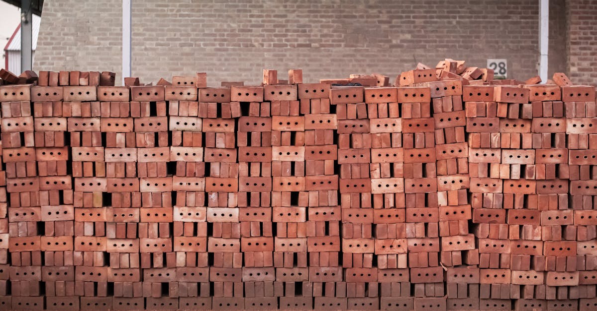 découvrez les enjeux et les risques liés à la construction non autorisée. informez-vous sur les conséquences juridiques et les solutions pour régulariser une situation de construction illégale.