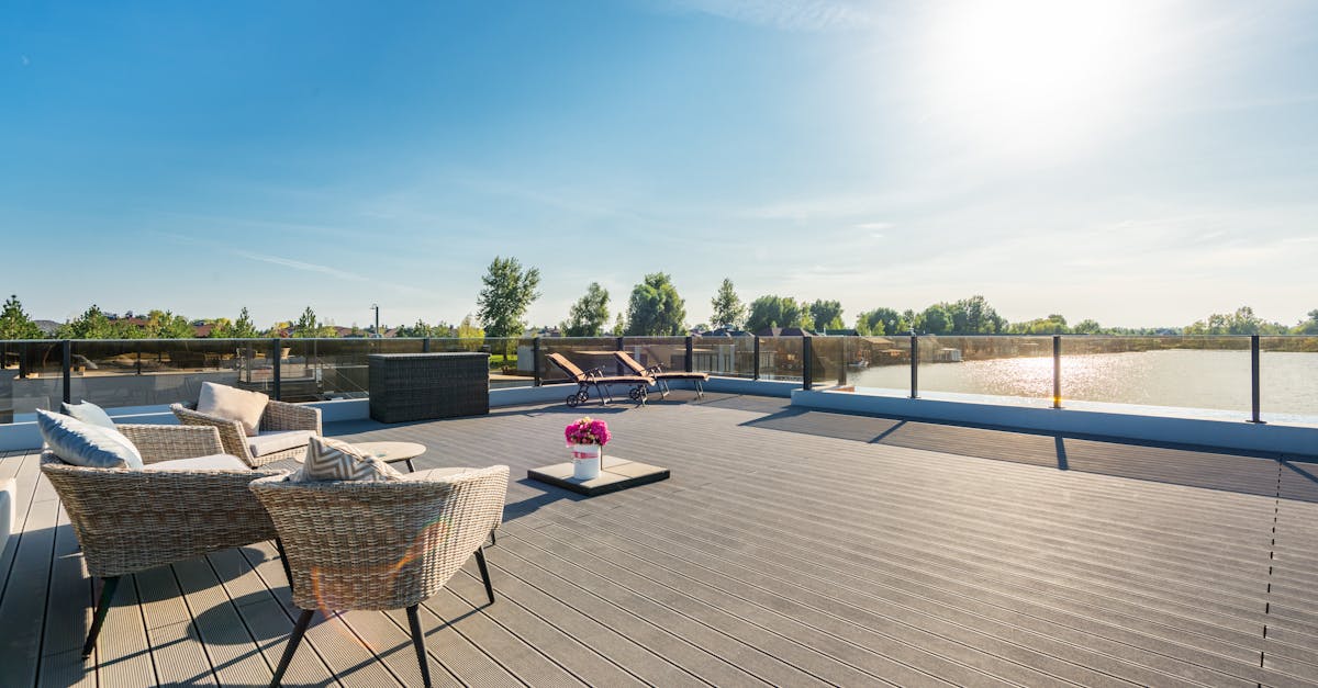 découvrez nos conseils, idées et astuces pour réussir votre terrasse en decking : choix des matériaux, installation et entretien pour sublimer votre espace extérieur.
