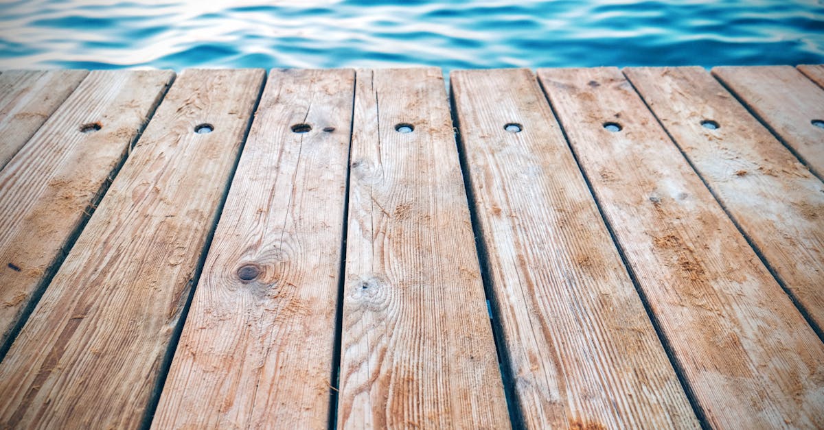 découvrez tout ce qu'il faut savoir sur le decking : matériaux, conseils d'installation et idées de design pour créer une terrasse extérieure élégante et durable.