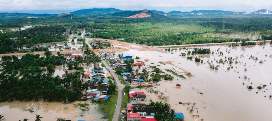 découvrez tout ce qu’il faut savoir sur les zones inondables : définition, risques, prévention, réglementation, et conseils pour protéger votre habitation face aux dangers des inondations.