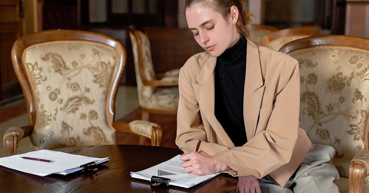 découvrez le rôle d’un notaire, professionnel du droit chargé d’authentifier, conseiller et sécuriser vos actes juridiques importants en france.