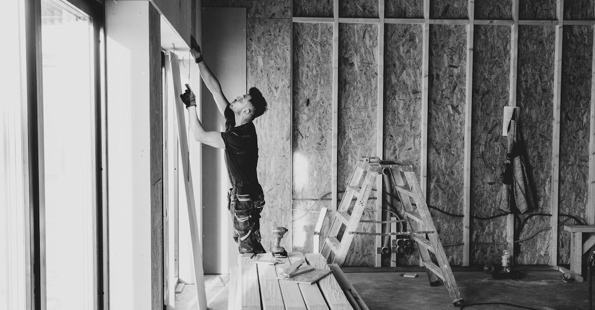 guide du plasterboard (plaques de plâtre) : usages, avantages, prix et conseils de pose pour cloisons et plafonds, isolation acoustique et thermique.