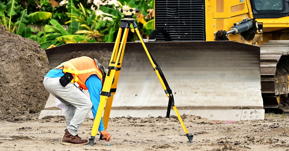 découvrez le rôle essentiel du surveyor, spécialiste des mesures topographiques et du relevé de terrains, indispensable dans les projets de construction, d’aménagement et de cartographie.