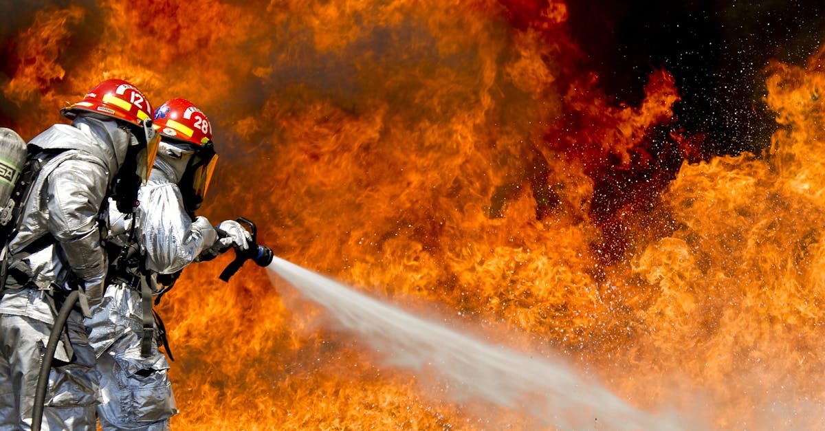 découvrez les principales réglementations en matière de sécurité incendie pour protéger les personnes et les biens, comprendre les obligations légales et assurer la conformité de votre établissement.
