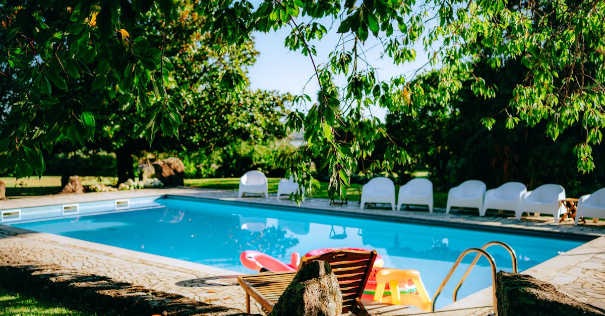 découvrez la réglementation sur les piscines privées : normes de sécurité, obligations légales, dispositifs de protection et conseils pour assurer la conformité de votre piscine en france.