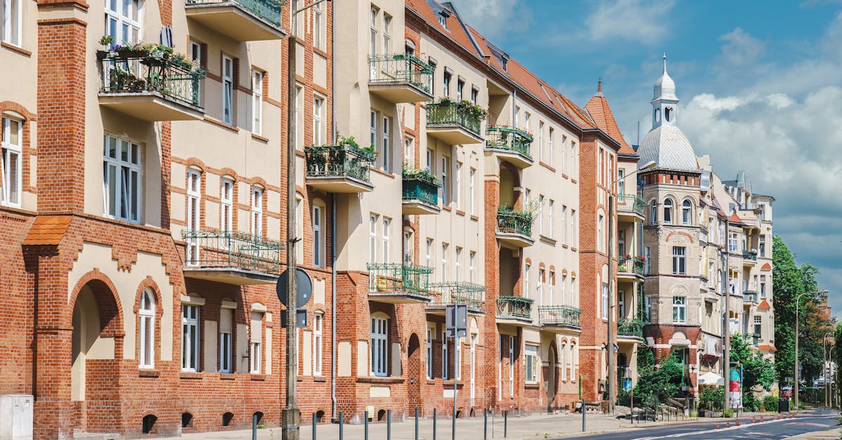 découvrez tout ce qu'il faut savoir sur les contrats immobiliers : définition, éléments essentiels, conseils pour sécuriser vos transactions et éviter les pièges juridiques dans l’achat, la vente ou la location d’un bien immobilier.