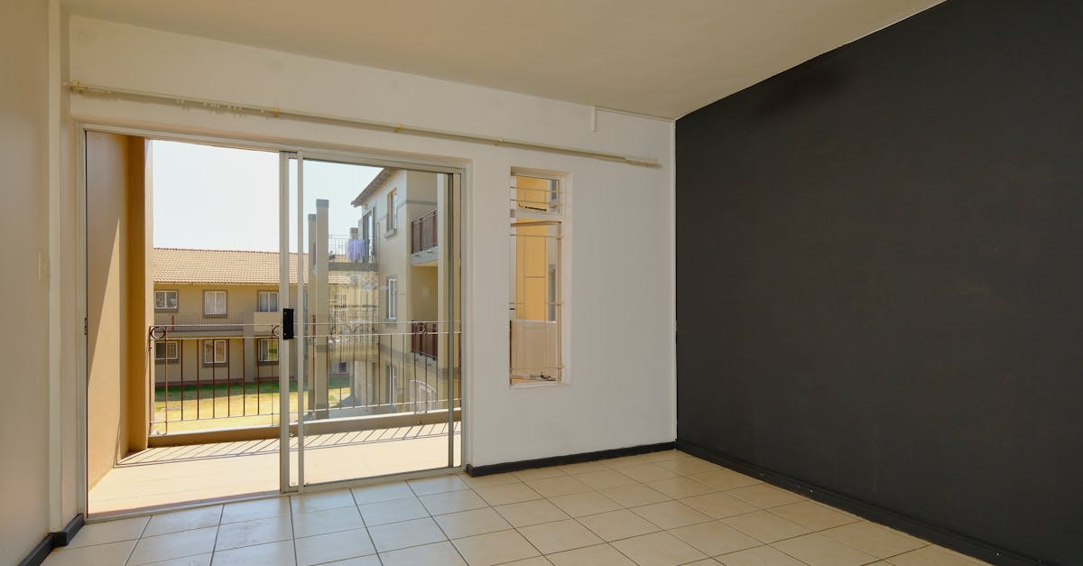 découvrez nos portes coulissantes en verre, idéales pour apporter élégance et luminosité à votre intérieur. profitez d'une solution moderne, pratique et esthétique, parfaite pour séparer vos espaces tout en maximisant la lumière naturelle.
