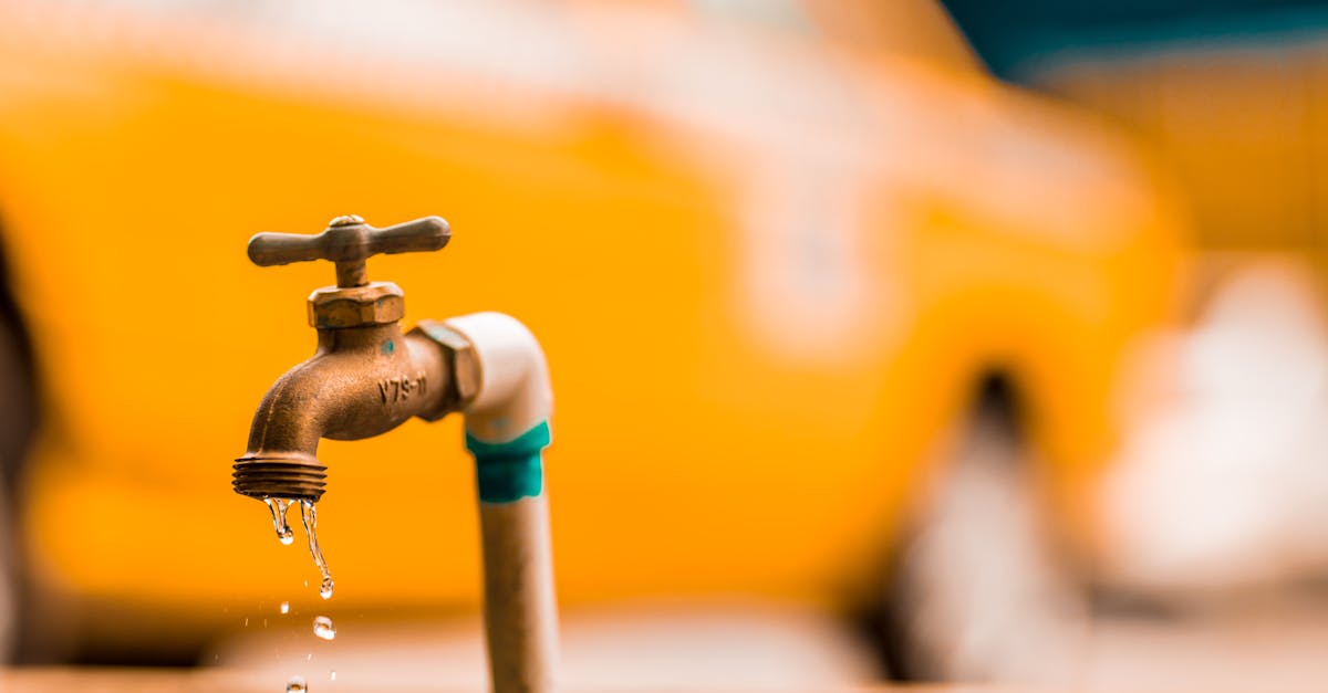 découvrez les normes essentielles pour l'évacuation des eaux usées : exigences, bonnes pratiques et recommandations pour assurer la conformité et la sécurité des installations sanitaires.
