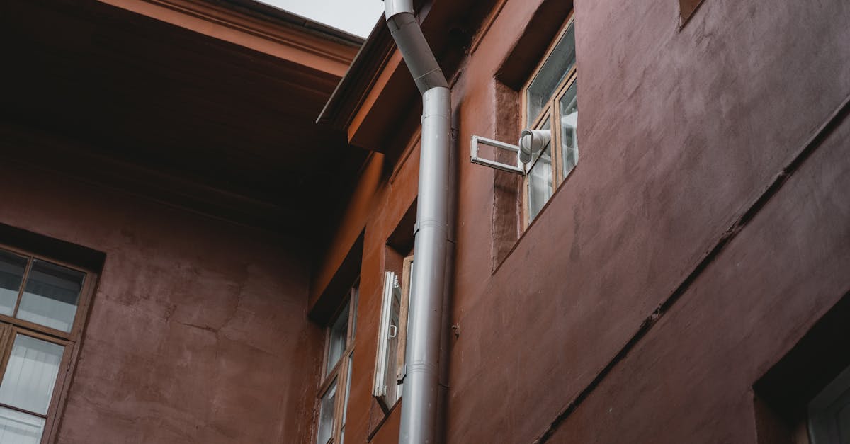 découvrez les normes essentielles pour le drainage des eaux usées, incluant les exigences réglementaires, les bonnes pratiques et les solutions pour une gestion durable et sécurisée des eaux usées domestiques et industrielles.