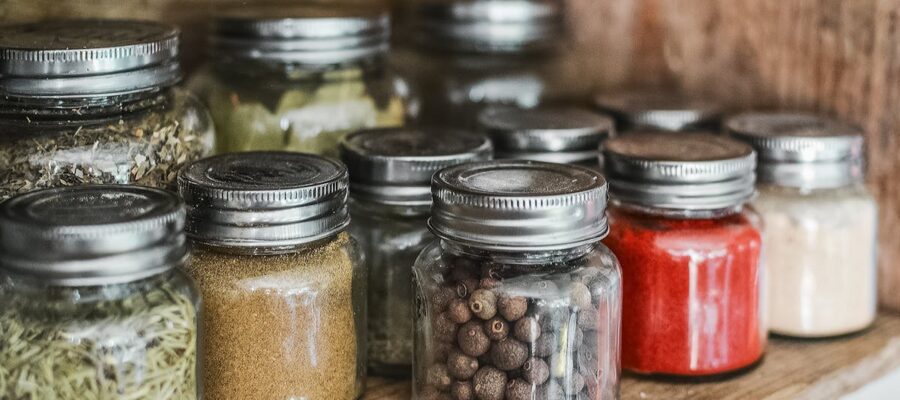 découvrez les principales réglementations et normes à respecter pour construire une maison en conteneur en france. informez-vous sur les démarches, permis et législations applicables avant de lancer votre projet container home.