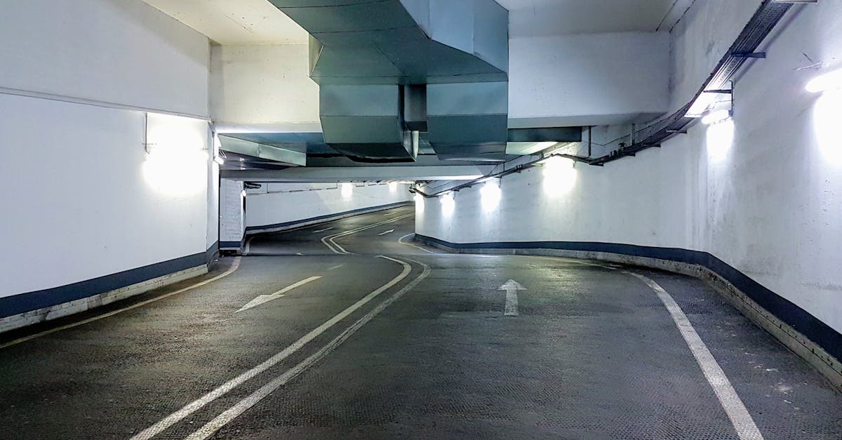 découvrez tout sur les garages souterrains : sécurité, avantages, conseils d’aménagement et solutions pour optimiser votre espace de stationnement en sous-sol.