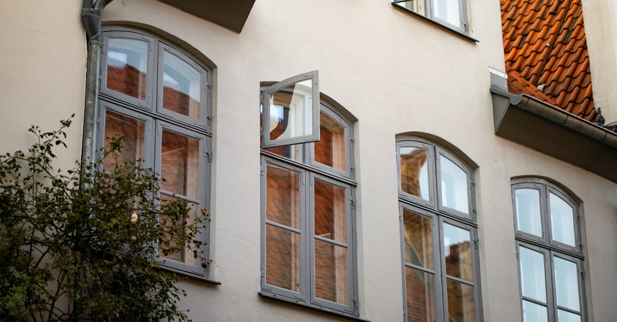 découvrez les avantages d’une façade en zinc : modernité, durabilité et élégance pour embellir et protéger votre bâtiment. tout savoir sur les solutions, prix et entretien du zinc pour vos projets architecturaux.