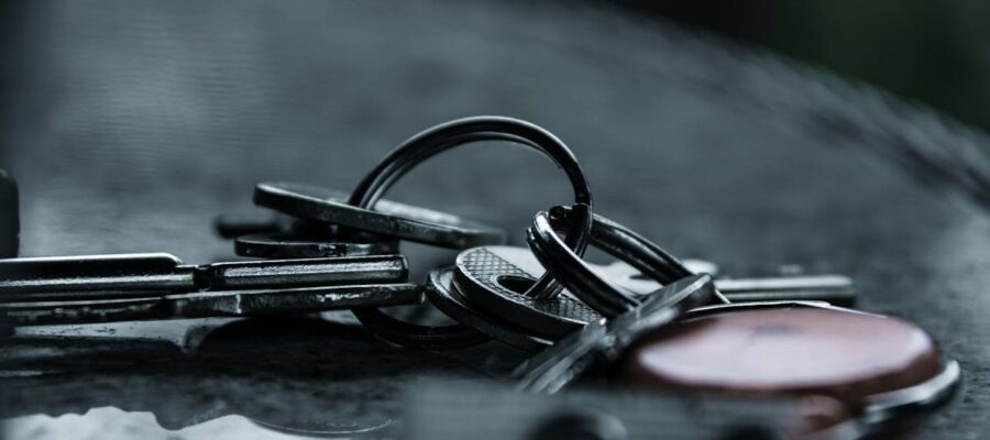 extraction de clé cassée : découvrez nos solutions rapides et efficaces pour retirer les clés cassées de serrures sans endommager votre porte.