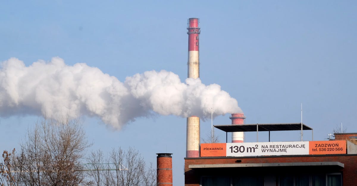 découvrez ce qu'est un phénomène de refoulement de cheminée, ses causes, ses dangers et comment l'éviter pour assurer la sécurité de votre maison.