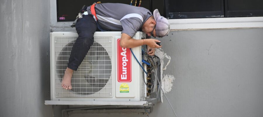 découvrez comment choisir un installateur de climatisation fiable et compétent pour garantir un service de qualité et un confort optimal dans votre logement.