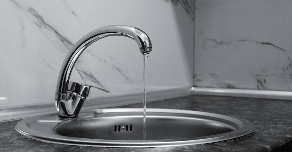 découvrez comment détartrer efficacement votre robinet pour prolonger sa durée de vie et assurer un débit optimal d'eau.