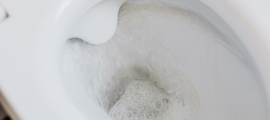 découvrez notre système de chasse d'eau efficace alliant performance et économie d'eau pour une hygiène optimale et un confort durable.