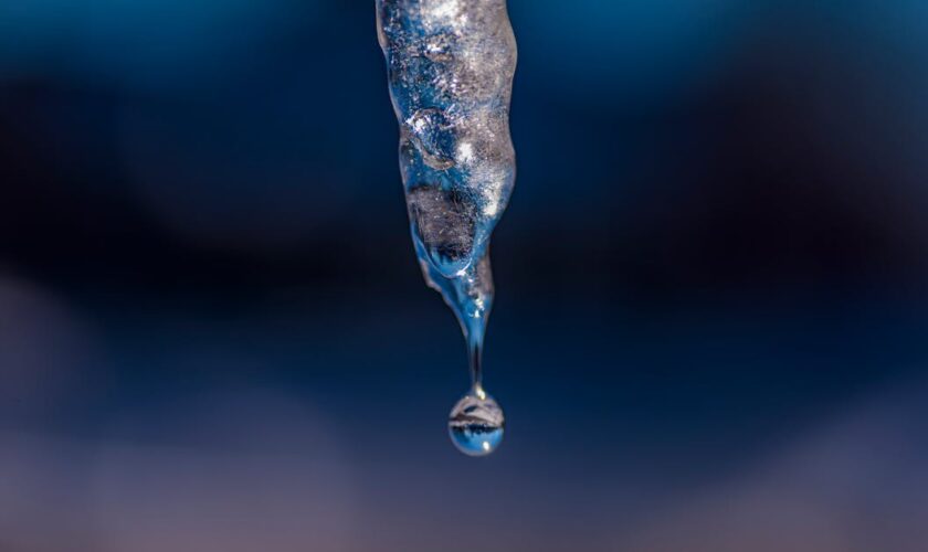 découvrez nos conseils pratiques pour dégivrer votre congélateur rapidement et efficacement, afin de préserver la qualité de vos aliments et économiser de l'énergie.