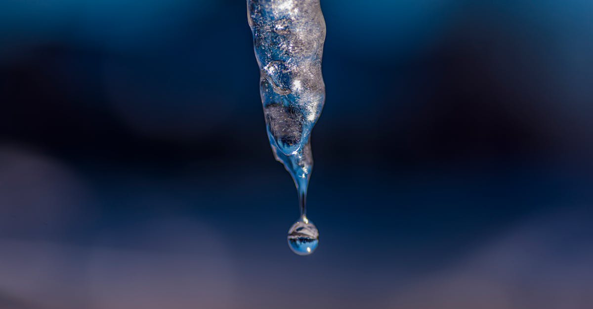 découvrez nos conseils pratiques pour dégivrer votre congélateur rapidement et efficacement, afin de préserver la qualité de vos aliments et économiser de l'énergie.