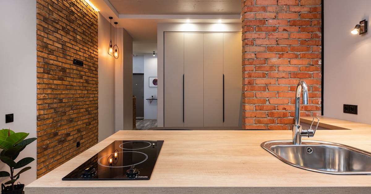 découvrez la signification des codes d'erreur pour les plaques à induction et apprenez comment résoudre les problèmes courants rapidement et efficacement.