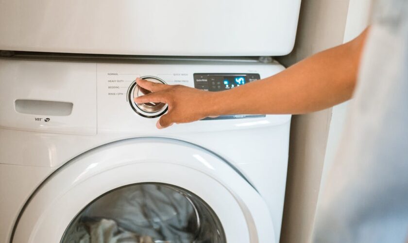 découvrez comment résoudre le code d'erreur ue sur votre machine à laver lg, indiquant un déséquilibre de la charge. suivez nos conseils pour un lavage optimal et sans souci.