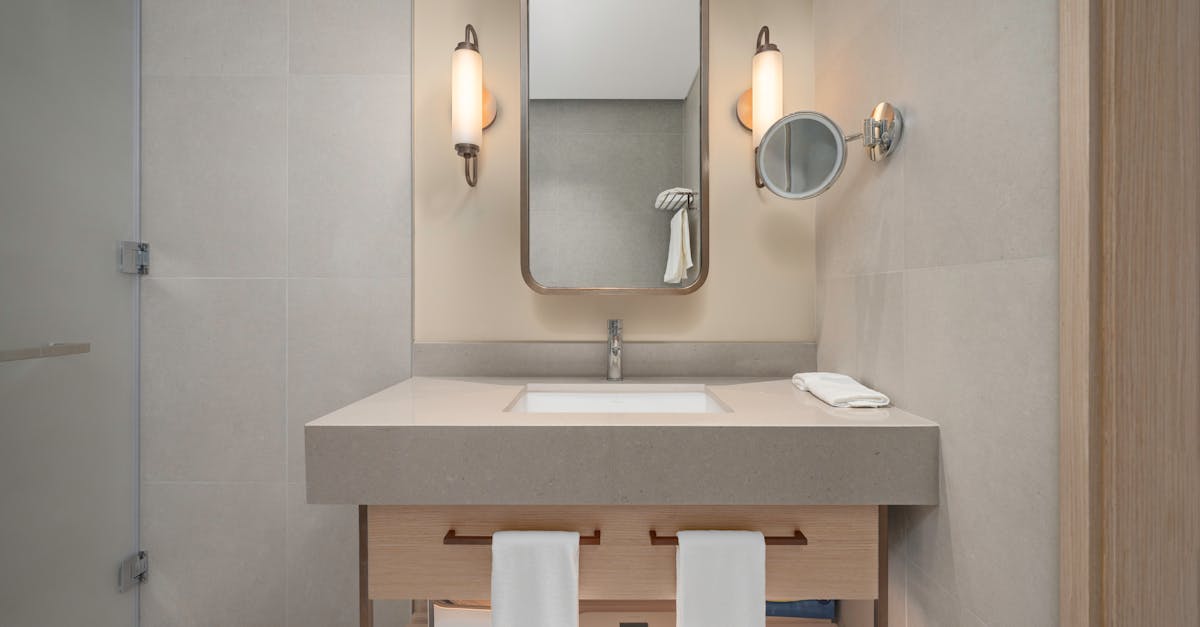 solutions pratiques et esthétiques pour le montage de miroirs, adaptées à tous les types de surfaces et styles d'intérieur.