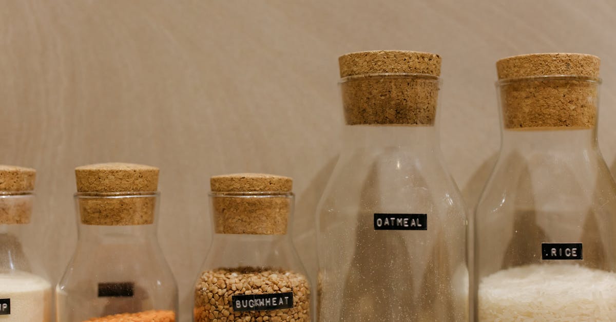 découvrez des astuces et conseils pratiques pour organiser efficacement votre garde-manger et optimiser votre espace de rangement.