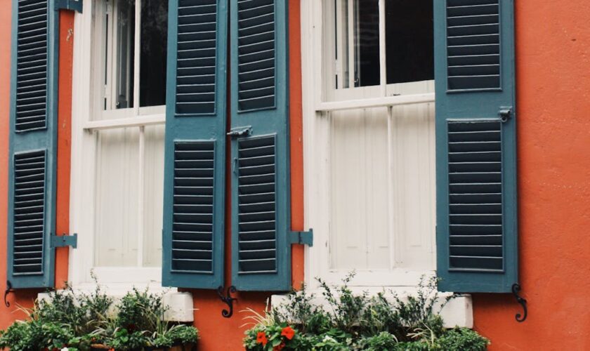 découvrez notre large sélection de volets adaptés à tous les styles et besoins. qualité, durabilité et design au rendez-vous pour protéger et embellir votre maison.