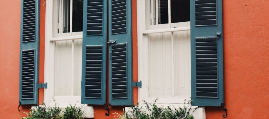 découvrez notre large sélection de volets adaptés à tous les styles et besoins. qualité, durabilité et design au rendez-vous pour protéger et embellir votre maison.