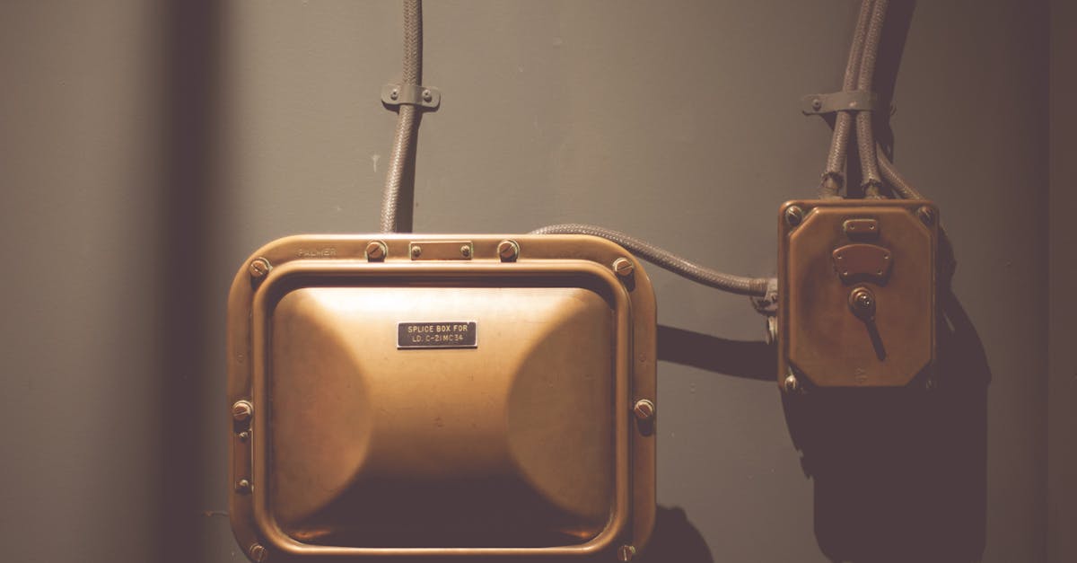 découvrez pourquoi votre chauffe-eau fait disjoncter le circuit électrique et comment résoudre ce problème pour assurer un fonctionnement sûr et efficace.