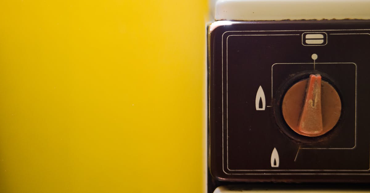 découvrez pourquoi votre chauffe-eau fait disjoncter le circuit électrique et comment résoudre ce problème pour assurer son bon fonctionnement en toute sécurité.