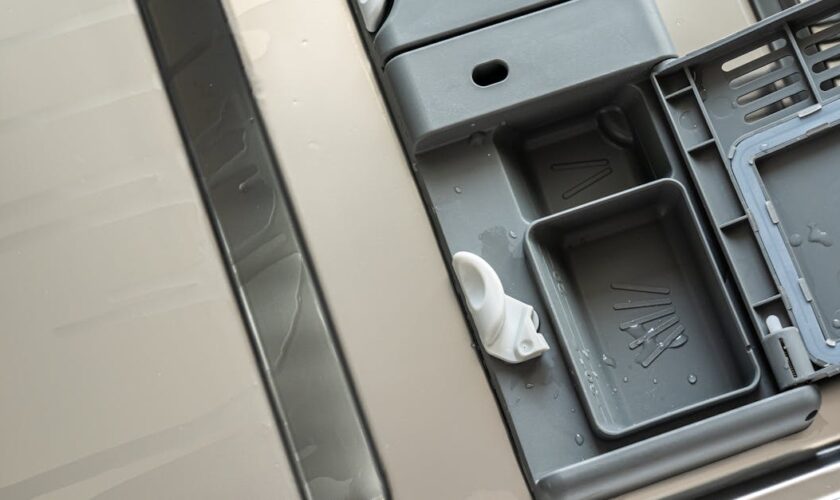 découvrez la signification des codes d'erreur des lave-vaisselle whirlpool et apprenez comment les résoudre rapidement pour un fonctionnement optimal.