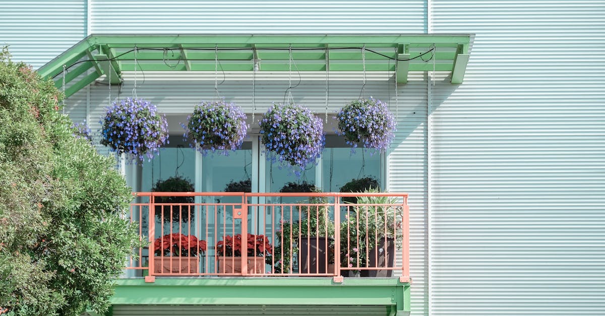 protection pluie pour balcon : solutions efficaces pour abriter votre balcon des intempéries et profiter de l’extérieur même sous la pluie.
