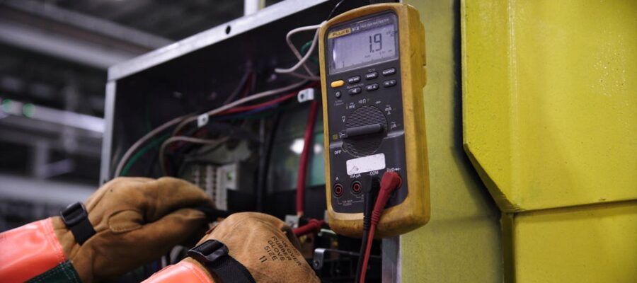 découvrez les meilleures pratiques et conseils essentiels pour assurer la sécurité électrique à la maison et au travail.