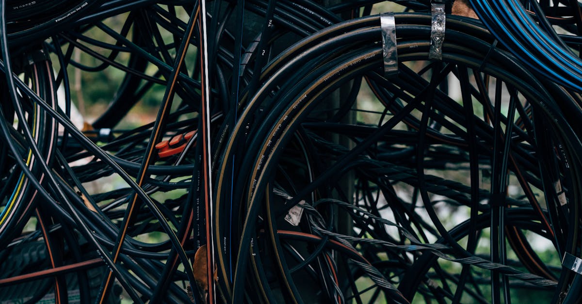 découvrez la signification des couleurs des fils électriques pour assurer une installation sûre et conforme aux normes.