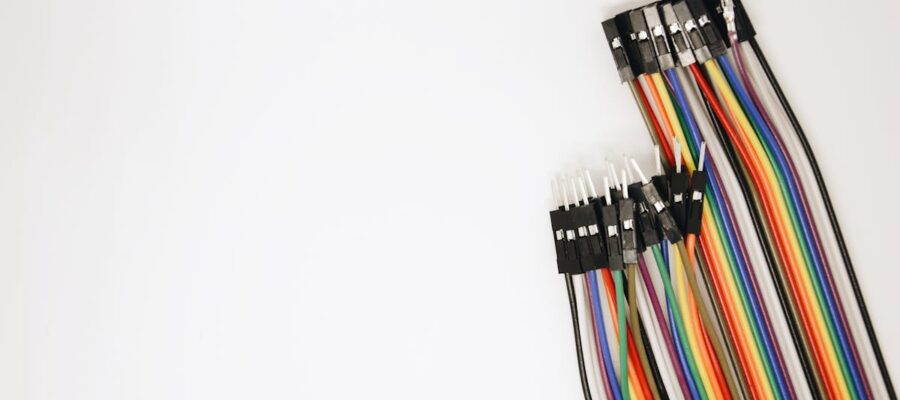 découvrez la signification des couleurs des fils électriques pour assurer une installation sécurisée et conforme aux normes électriques.